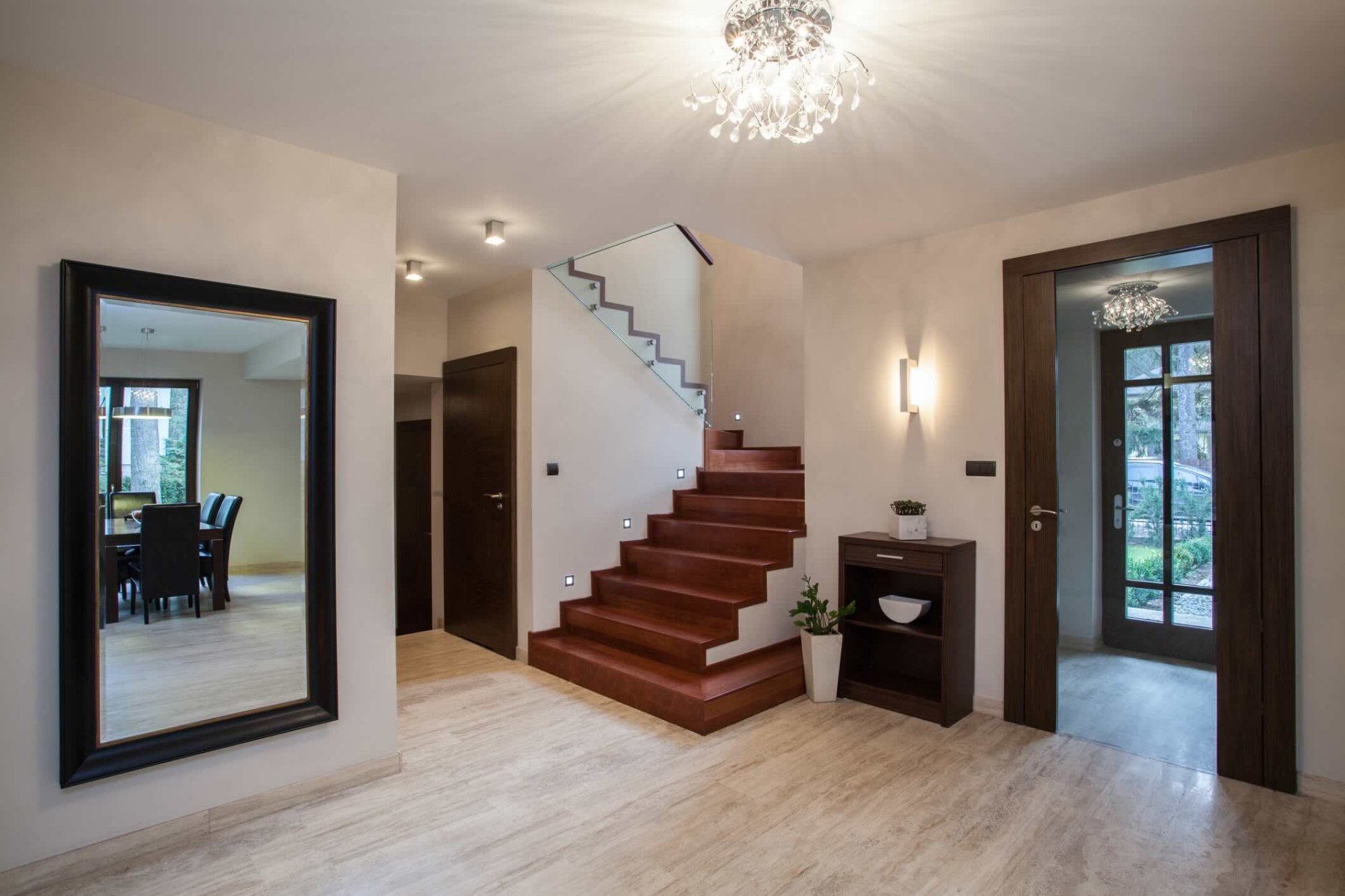 Holul de la intrare conform feng shui - cum să întâmpini energia pozitivă chiar de la intrare